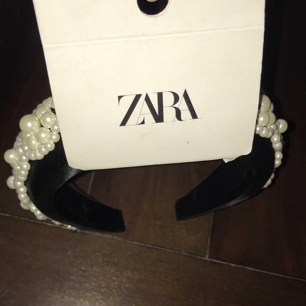 Zara Black and White Pearl Hair Accessory